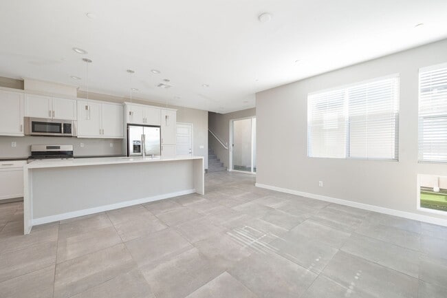 Foto del edificio - Spacious 4 Bedroom Townhome in the Millenia Community!