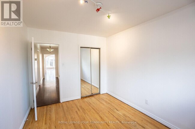 Building Photo - 32 Marbury Crescent