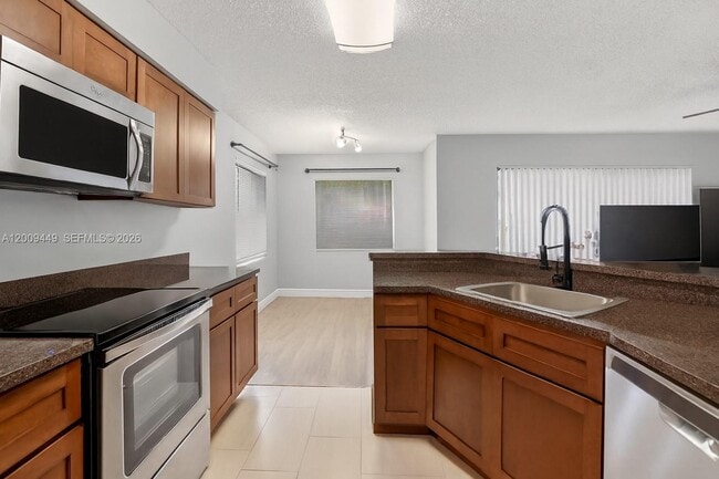 Building Photo - 9999 Summerbreeze Dr
