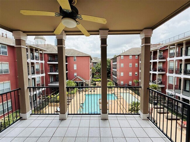 Foto del edificio - 2400 McCue Rd