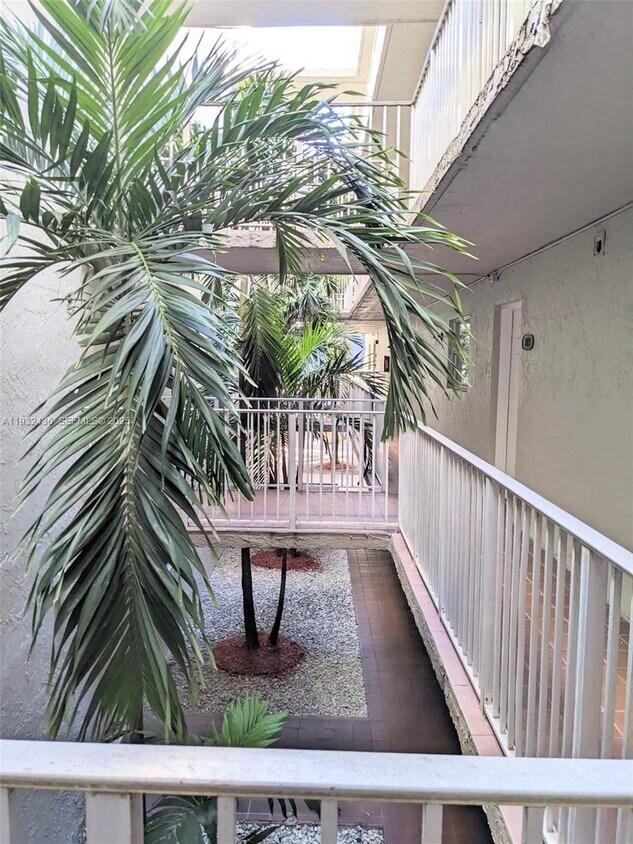 Foto del edificio - 10000 NW 80th Ct