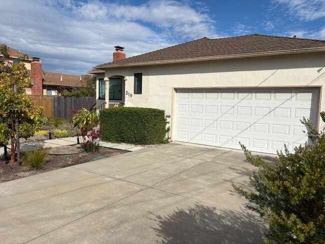 Building Photo - 319 Helen Dr