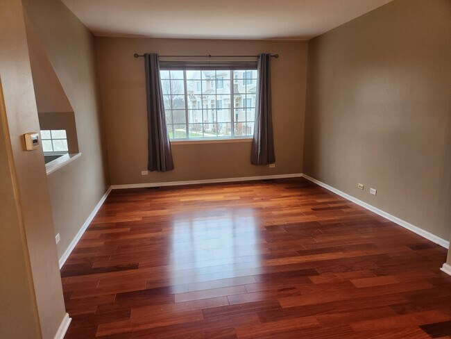 Foto del edificio - 603 Cary Woods Cir