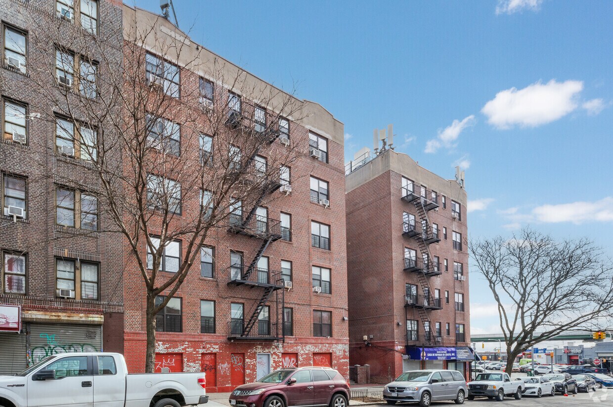 Building Photo - 1025 Leggett Ave