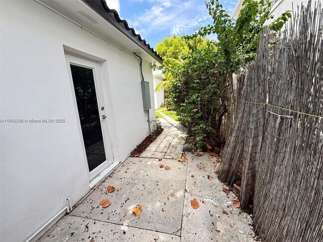 Foto del edificio - 1933 SW 17th St