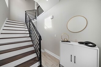 Building Photo - 1603 Holly St