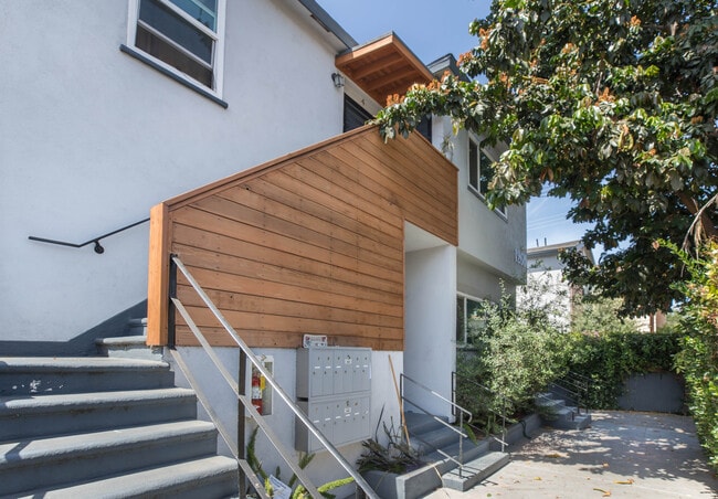 Building Photo - 1260 W 39th St