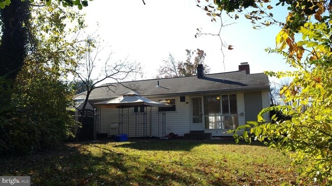 Building Photo - 6037 Grosvenor Ln