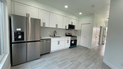 Building Photo - 2579 Fairmount Ave