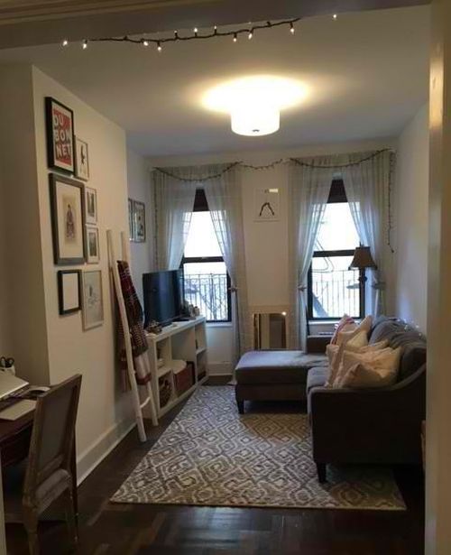Building Photo - 327 W 47th St