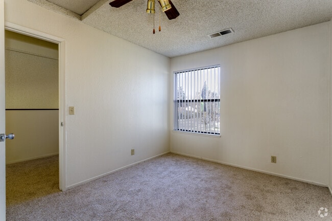 2BR, 2BA - 1,049SF - Eastlake Apartments