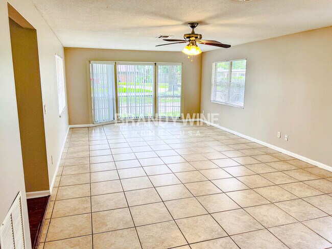 Building Photo - ***1 month FREE RENT!!!***