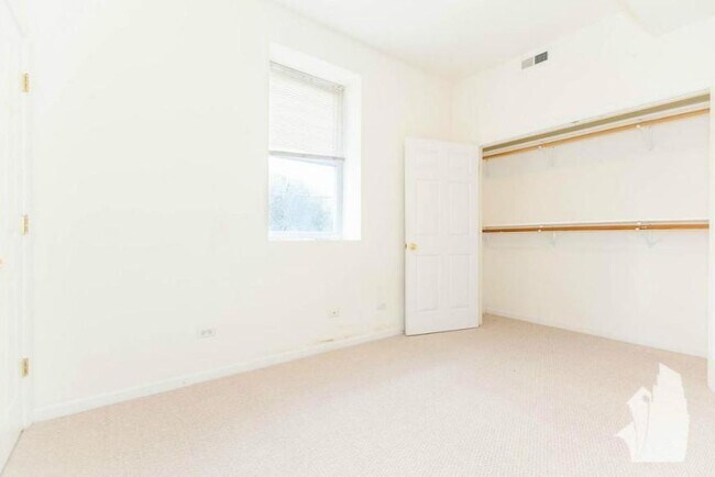 Foto del edificio - 3 bedroom in Chicago IL 60647