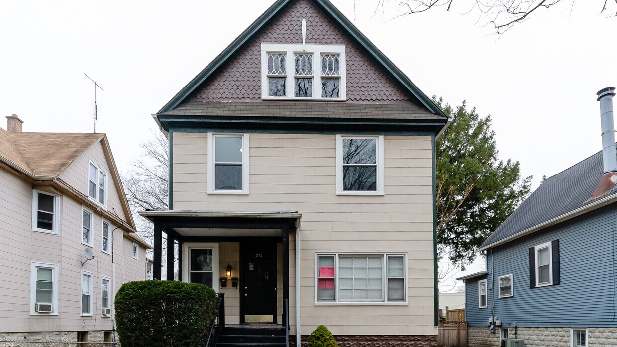 Primary Photo - 216 Elgin Ave