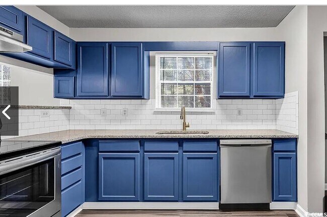 Building Photo - 4246 Villas Dr