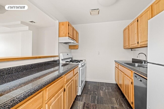Building Photo - 63 W 127th St