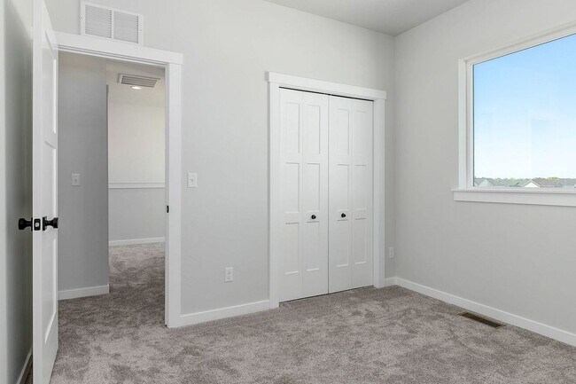 Foto del edificio - 6821 W Riverwood St