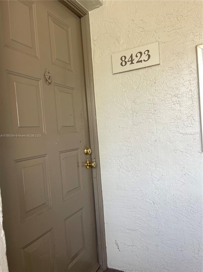 Foto del edificio - 8423 Coral Lake Way