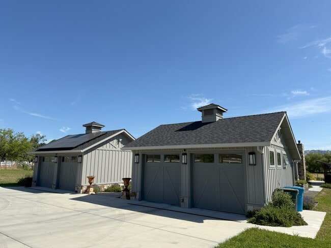 Building Photo - 974 Thompson Ln