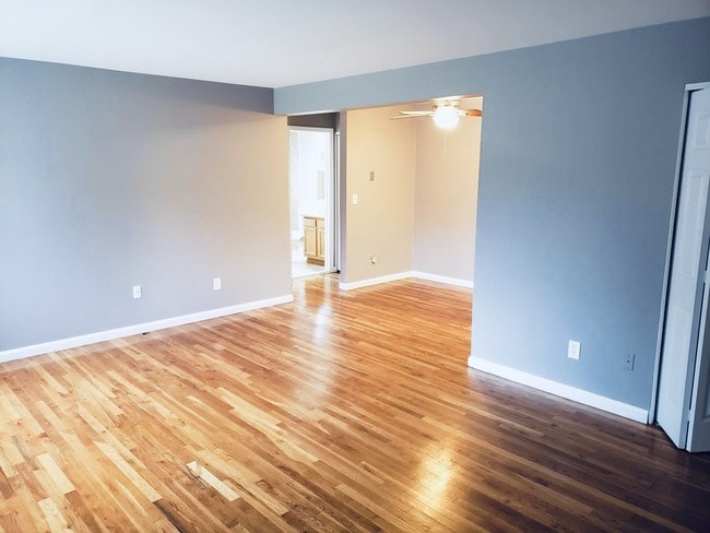 living room - 1215 W Farnum Ave