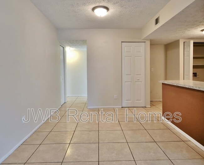 Building Photo - 7201 Arlington Expy