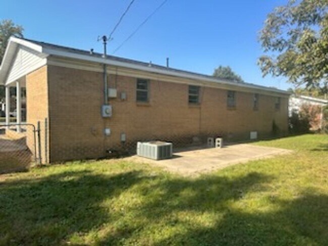 Foto del edificio - *LEASED* 3/1.5 Home for Lease @ 609 9-1/2 ...