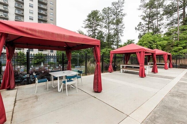 Foto del edificio - 799 Hammond Dr