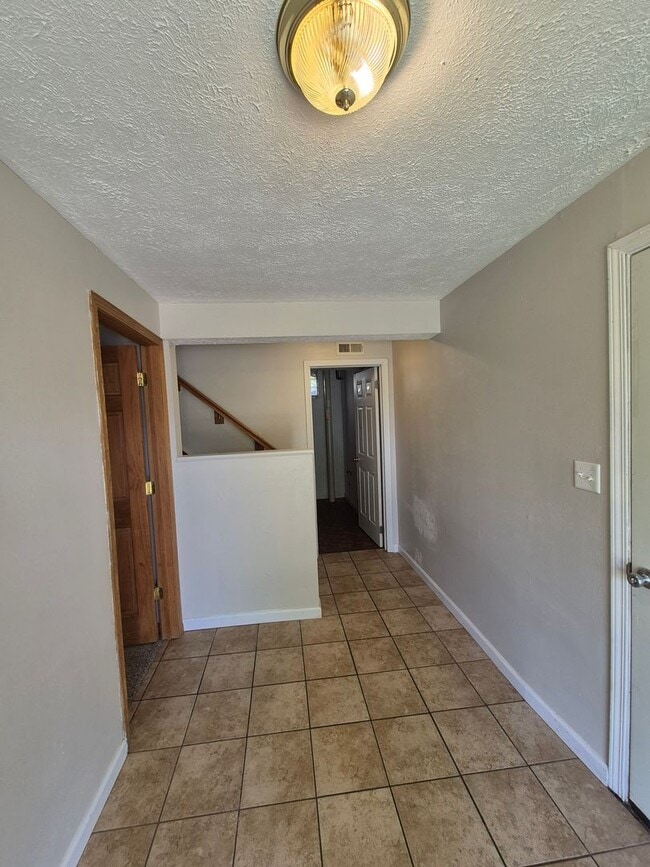 Building Photo - 2816 Nacoma Pl