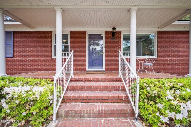 Foto del edificio - 2411 Acorn Hill Ave