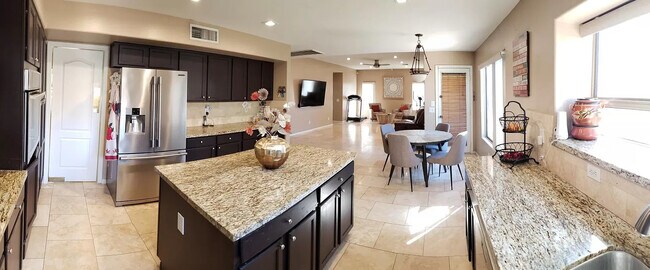 Building Photo - 4433 E Desert Sands Dr
