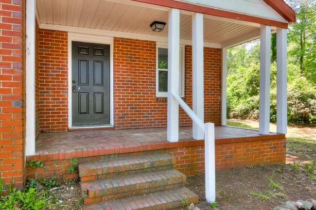 Building Photo - 2216 Martin Rd
