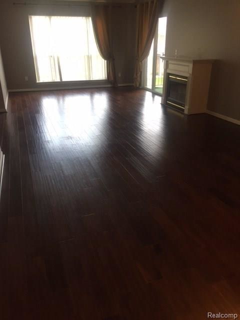 Foto del edificio - 16418 Grandview Dr