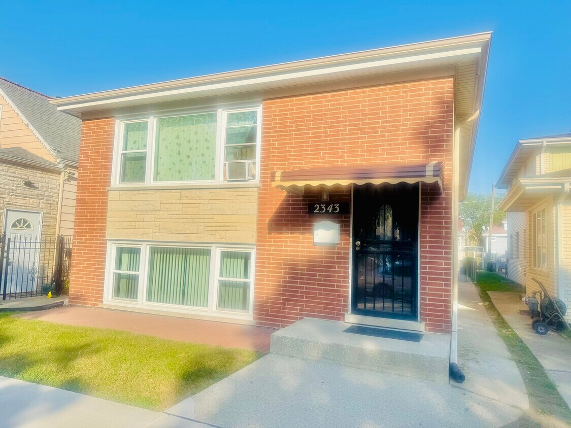 Primary Photo - 2343 S Lombard Ave