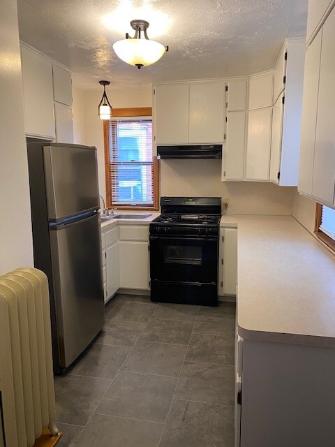 Kitchen - 1069 Edmund Ave