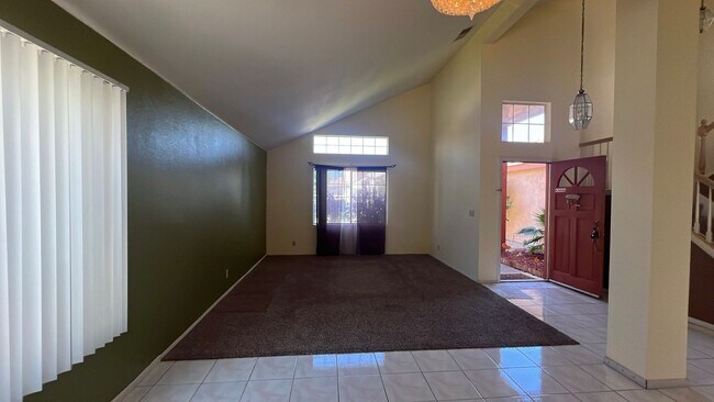 Foto del edificio - East Palmdale Home