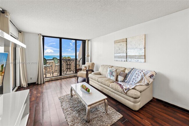 Foto del edificio - 2555 Collins Ave