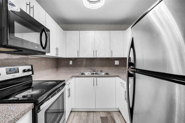 Building Photo - 1885 W 56th St