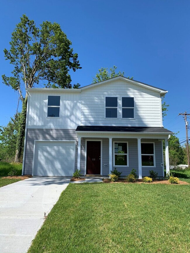 Building Photo - Amazing three bedroom home!