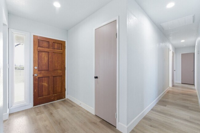 Foto del edificio - 8416 E American Ave