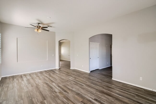 Building Photo - Three Bedroom Home in Goodyear