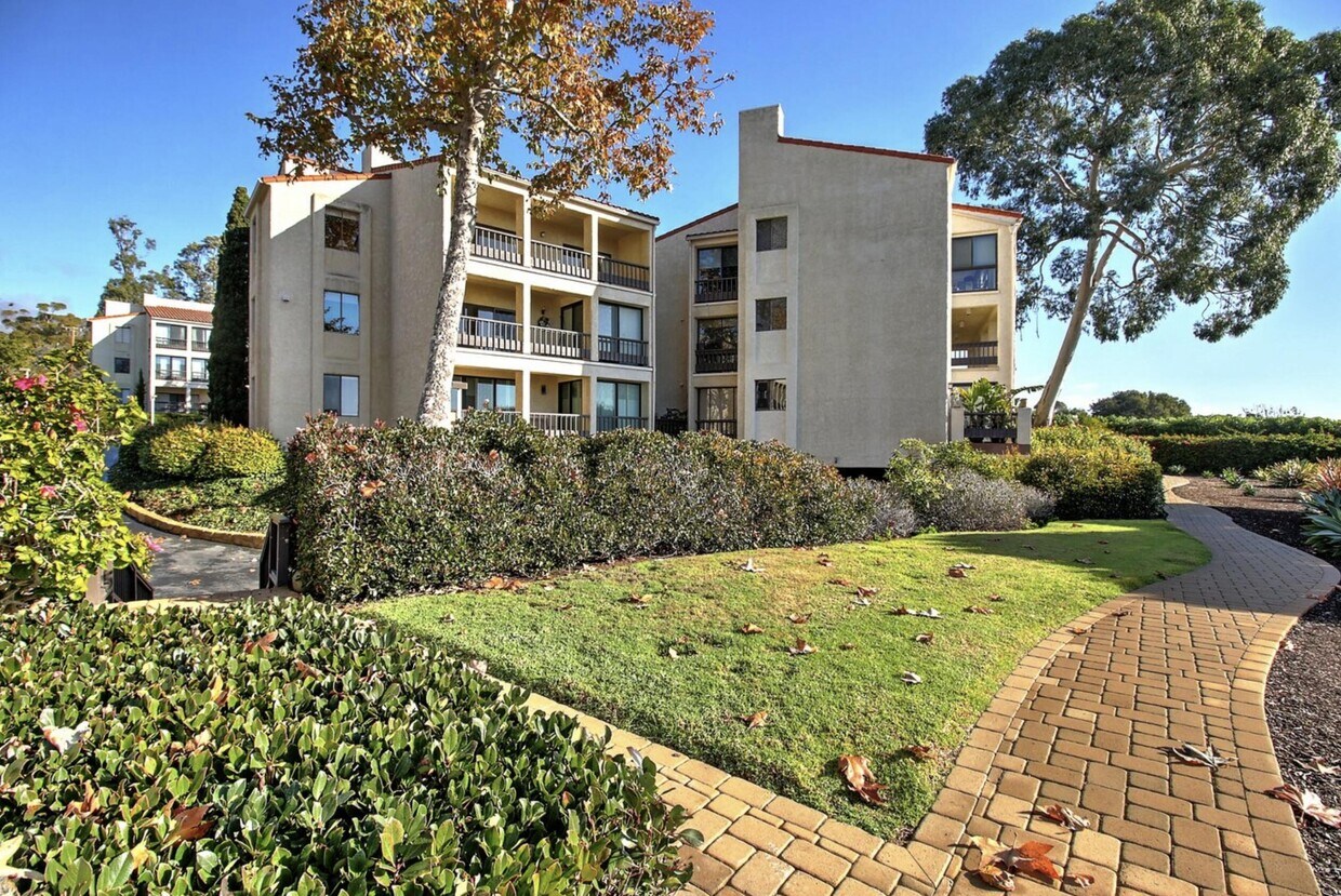 Primary Photo - 84 Seaview Dr