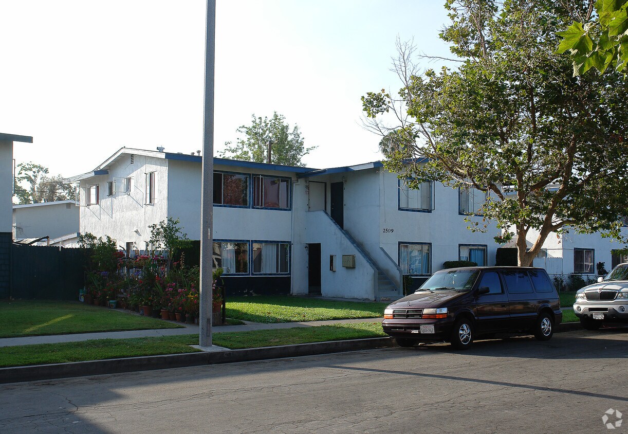 Primary Photo - 2509 S Baker St