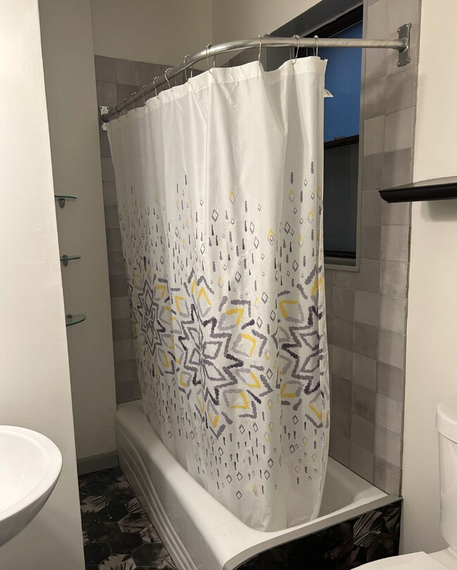 Foto del edificio - 65 Burbank St