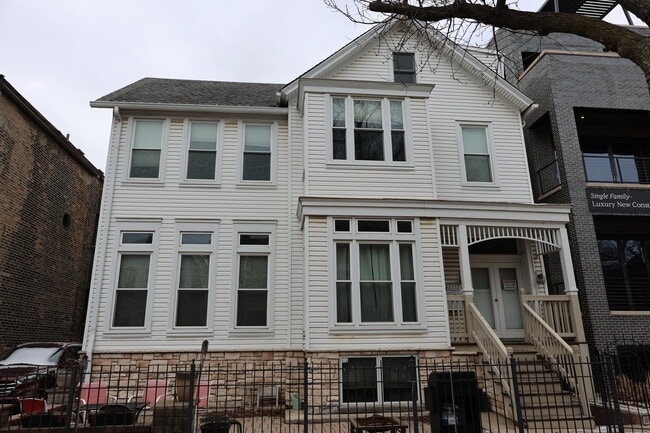 Foto del edificio - 2652 N Wilton Ave