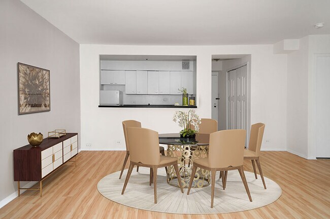 Comedor de 1 habitación y 1 baño - 350 W. Oakdale