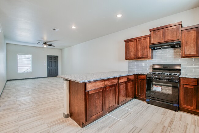Building Photo - 8945 Robert Dr