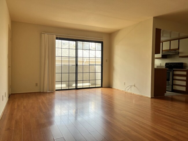 Building Photo - 476 E Cypress Ave