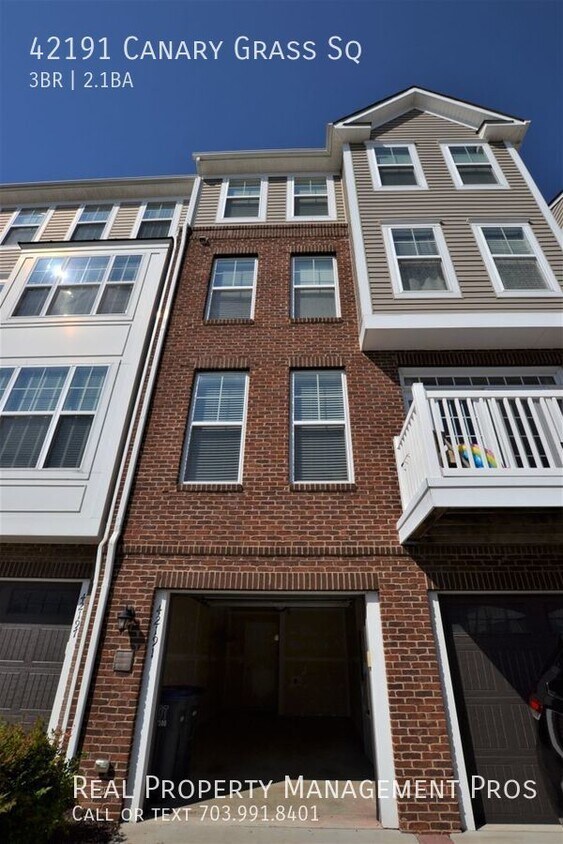 Primary Photo - Beautifully Maintained 3 Bedroom 4 Level T...