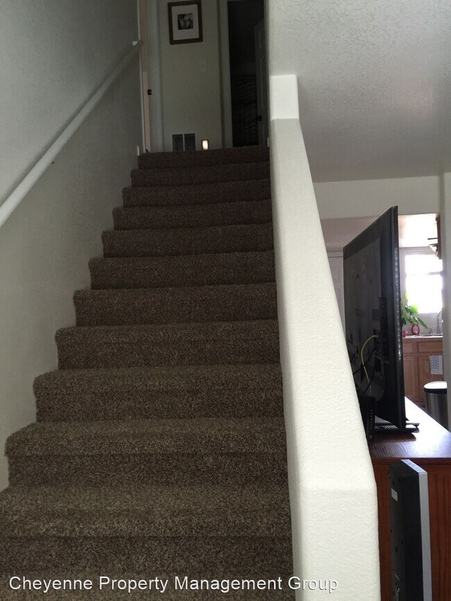 Building Photo - 3 br, 2.5 bath House - 404 Cribbon