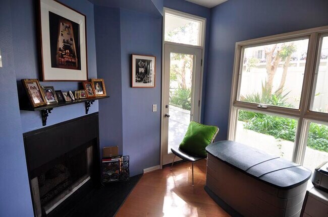 Den, Door to Patio - 2115 3rd St